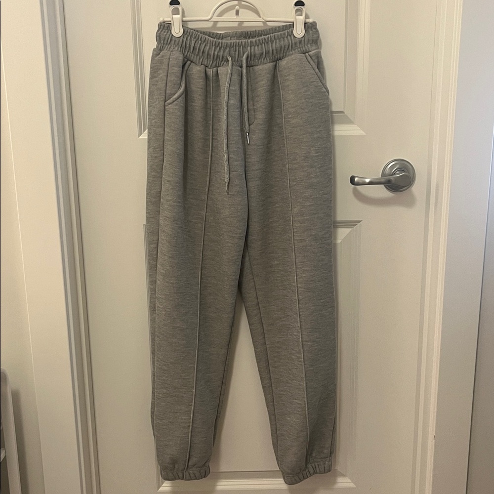 3 FOR $50 ｜ Gray Thick Fleece Women’s Jogger Pants – Size S